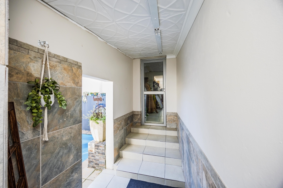 3 Bedroom Property for Sale in Sunnyridge Eastern Cape